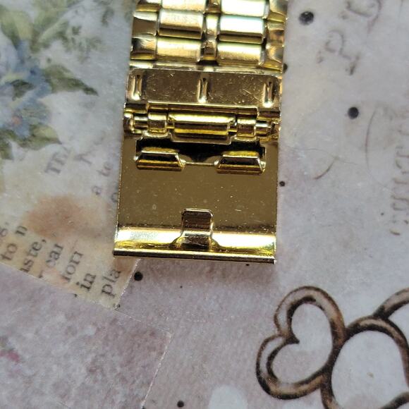 Vintage Watches Gold Digital LCD Quartz Alarm Chrono Retro Watch 1980s Style - Picture 6 of 10